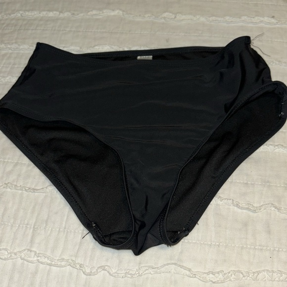 Bathing suits - Picture 5 of 7